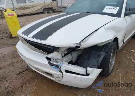 2005 Ford Mustang z USA, uszkodzony, nr VIN 1ZVFT80N455161888